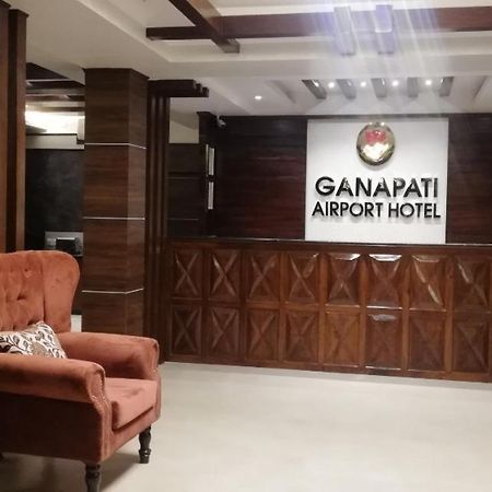 Ganapati Airport Hotel Катманду Экстерьер фото